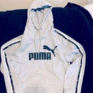 PUMA Sweatshirt Size Small Gray